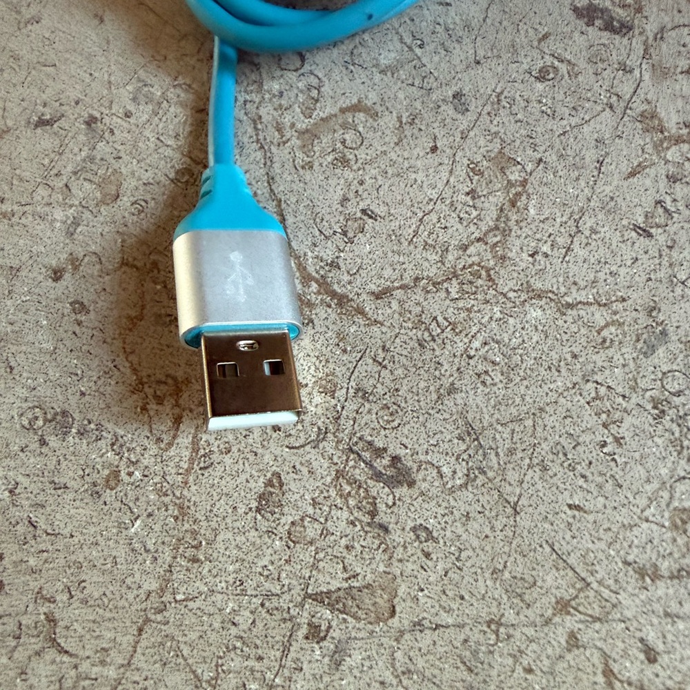 Source Unknown Blue, Green, and White USB Charging Cables - Picture 6 of 6